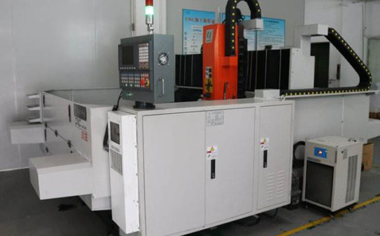 CNC手板廠的機器影響手板加工的工藝，圖為大型CNC手板加工機器